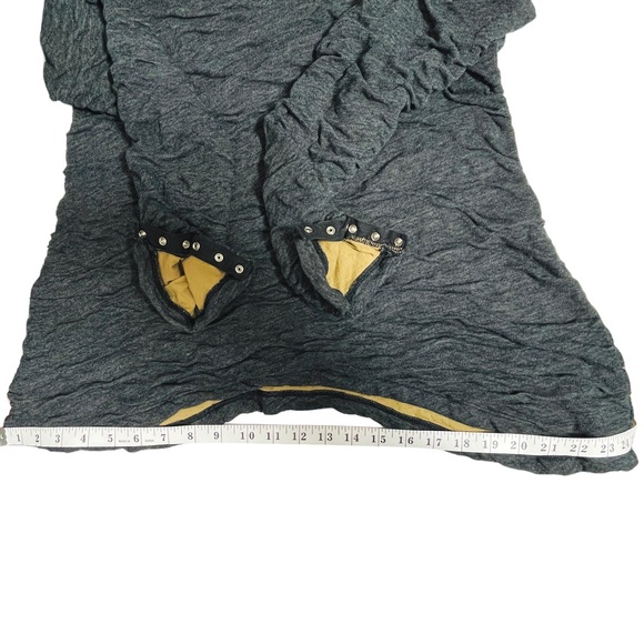 Pete Collection Long-sleeve Top Scrunchy Look Gray with Tan Lining Size Large - Picture 11 of 11